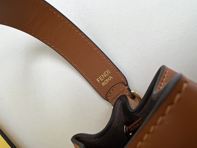 フェンディバッグ素材ディテール